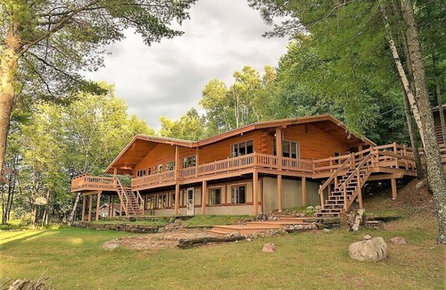 Lake Tomahawk Cabin | Stunning, Cozy Lake House with 680 feet of shoreline