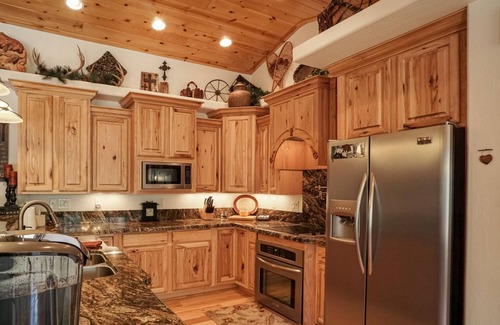 Show Low Cabin | STUNNING CUSTOM BUILT CABIN ON LARGE FENCED LOT WITH THEATER ROOM! PETS WELCOME