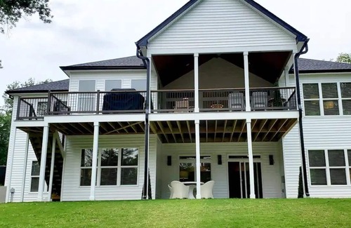 Greer House | Stunning, Designer 6 Bdrm Lake House, Relaxing Retreat, 15 Min from GSP!