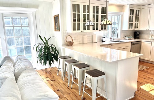 Lakeside Cottage | Stunning designer cottage just 2 blks to private beach.! Sleeps 8.
