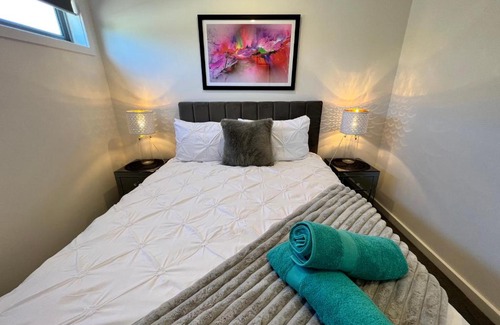 Dickson House | Stunning Dickson Luxe 3BR 2Bath Double Garage WiFi Brand New Home