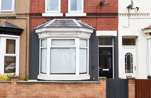 Doncaster House | Stunning Doncaster House - Sleeps 8 - by PureStay