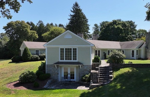 Stonington House | Stunning Estate with 7 bedrooms, private pool, tennis court and spacious gardens
