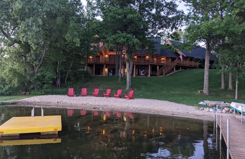 Cohasset Cabin | Stunning Executive log cabin on beautiful lake