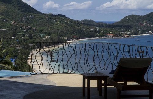 Koh Tao Villa | Stunning, Exotic Three Bedroom, With Huge, Private Infinity Edge Swimming Pool!