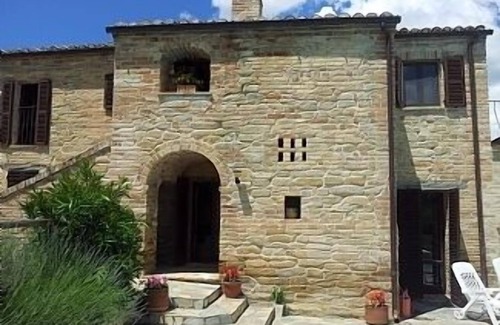 Monteleone di Fermo Villa | Stunning farmhouse, Set in its own grounds with pool