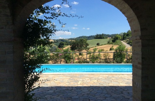 Monteleone di Fermo Villa | Stunning farmhouse, Set in its own grounds with pool