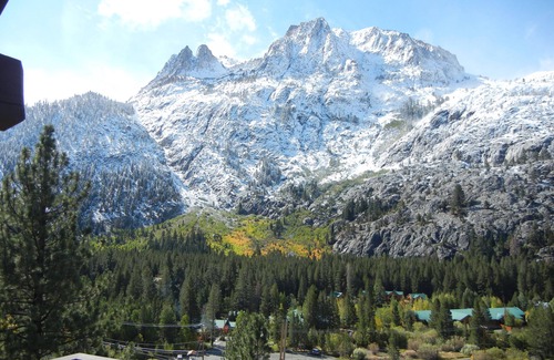 June Lake House | Stunning Family Chalet -Incredible Waterfall Views - Dog Friendly Pool Table