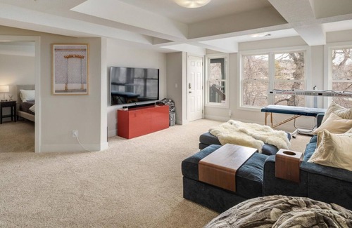 Lower Arapahoe House | Stunning Family Home on Boulder Creek, set on private lane between CU & Pearl St