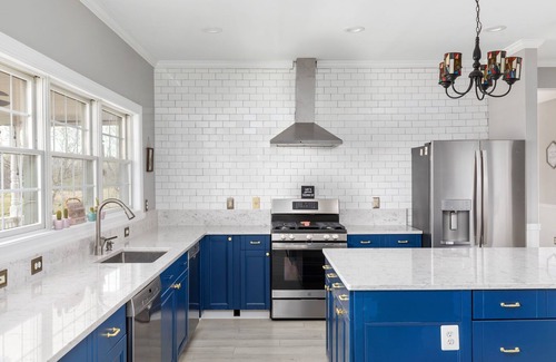 Berryville Villa | Stunning Former Winery With Mountain Views