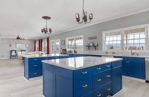 Berryville Villa | Stunning Former Winery With Mountain Views