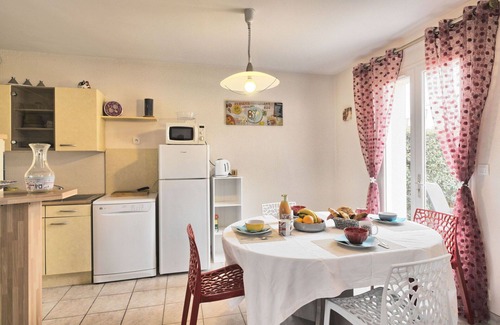 Saint-Gildas-de-Rhuys House | Stunning villa for 4 guests with WIFI, TV, terrace, pets allowed and parking