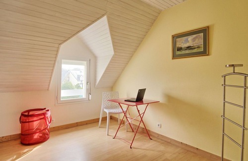 Saint-Gildas-de-Rhuys House | Stunning villa for 4 guests with WIFI, TV, terrace, pets allowed and parking