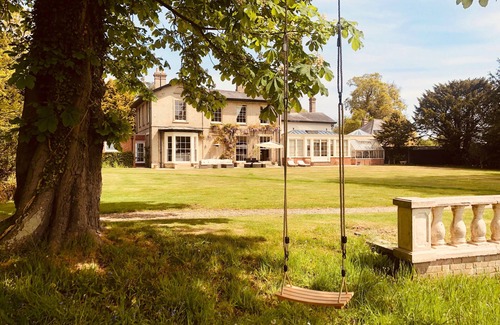 Hopton House | Stunning Georgian Home in heart of The Norfolk Broads Sleeps 10.