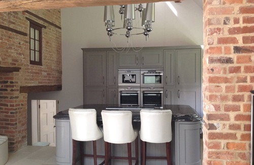 Braunston House | Stunning georgian manor, in 6 acres with hot tub & heated pool near silverstone