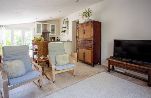 Neffies Apartment | Stunning Gite with Private Pool and Large Garden