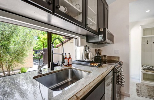 Napa Condo | Stunning Golf Course Retreat: Pool, BBQ, Fire Pit