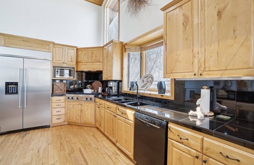 Gorgosa House | Stunning Golf Course Retreat on 15th Hole at Jeremy Ranch
