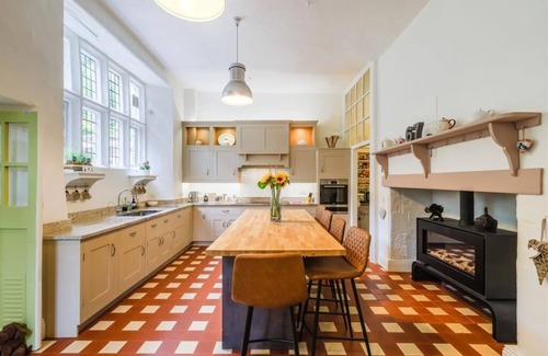 Ashbourne Cottage | Stunning Grade I Listed property located in Ashbourne Town Centre