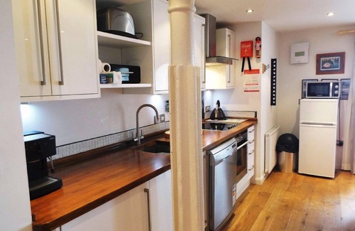 Tweedmouth Apartment | Stunning harbour side Gold graded apartment for two with secure parking