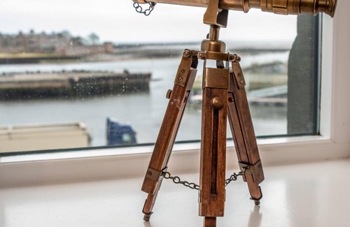 Tweedmouth Apartment | Stunning harbour side Gold graded apartment for two with secure parking