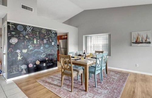 Providence Lakes House | Stunning Heated Pool House for 10 in Brandon, FL