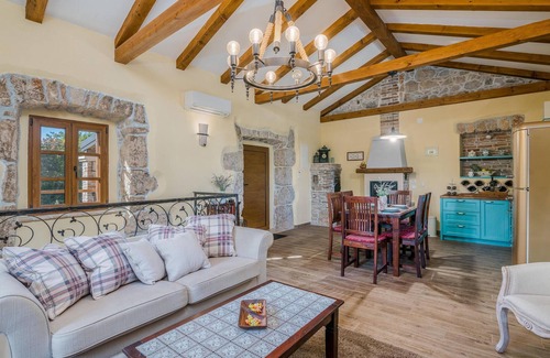 Sveti Vid Dobrinjski House | Stunning home in Svet Vid Dobrinjski