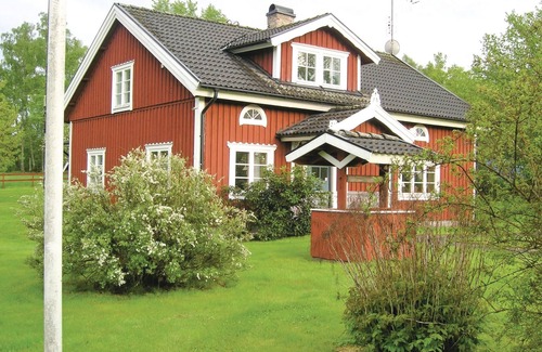 Almhult House | Stunning home in älmhult with kitchen
