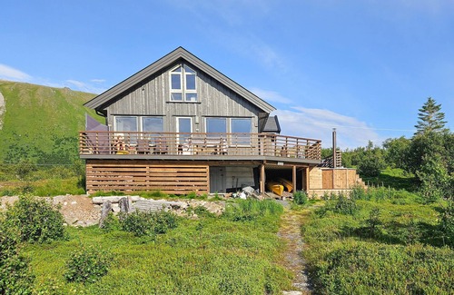 Bleik House | Stunning home in Bleik with lake view