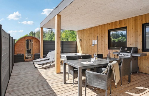 Blokhus House | Stunning home in Blokhus with kitchen