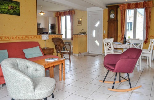 Bugeat House | Stunning home in Bugeat with kitchen