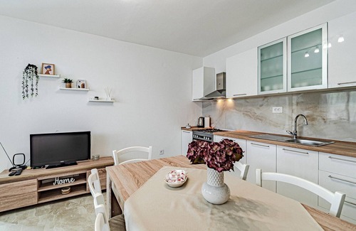 Blato House | Stunning home in Crnja Luka with WiFi