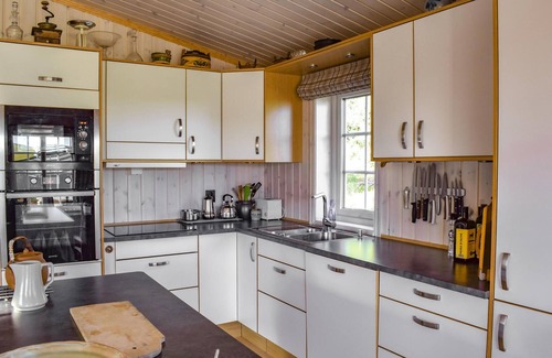 Etnedal House | Stunning home in Etnedal with kitchen