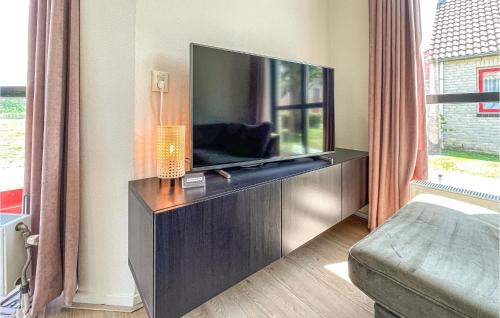 Ewijk House | Stunning Home In Ewijk With Kitchen