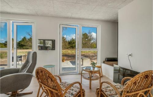 Farvang House | Stunning Home In Fårvang With Wifi