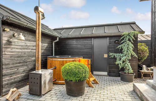 Kelstrup Strand House | Stunning home in Haderslev with WiFi