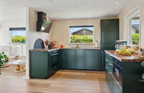 Hejlsminde Strand House | Stunning home in Hejls with WiFi