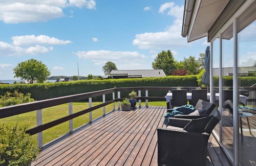 Hejlsminde Strand House | Stunning home in Hejls with WiFi
