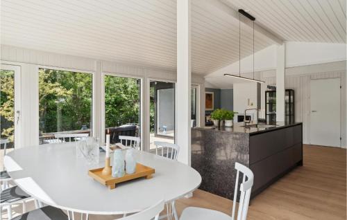 Hornbaek House | Stunning Home In Hornbæk With Kitchen