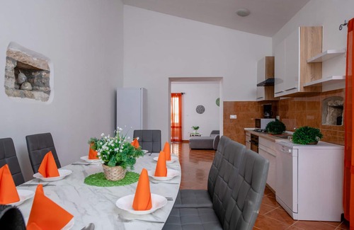 Hrboki House | Stunning home in Hrboki with WiFi