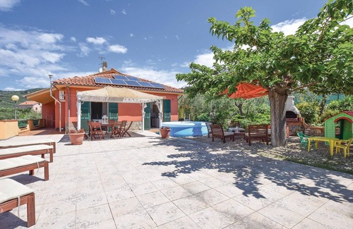 Artallo House | Stunning home in Imperia -IM- with WiFi
