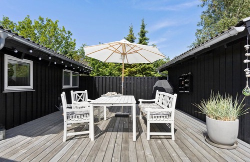Jerup House | Stunning home in Jerup with kitchen