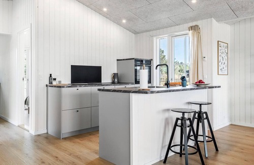 Bratten Strand House | Stunning home in Jerup with sauna