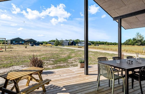 Bratten Strand House | Stunning home in Jerup with sauna