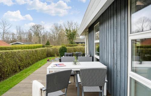 Pøt Strandby House | Stunning Home In Juelsminde With Wifi