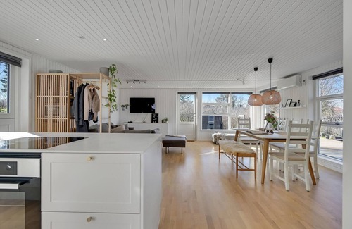 Skødshoved Strand House | Stunning home in Knebel with WiFi