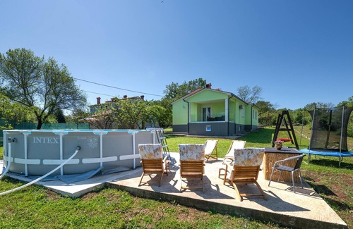 Krsan House | Stunning home in Krsan with kitchen