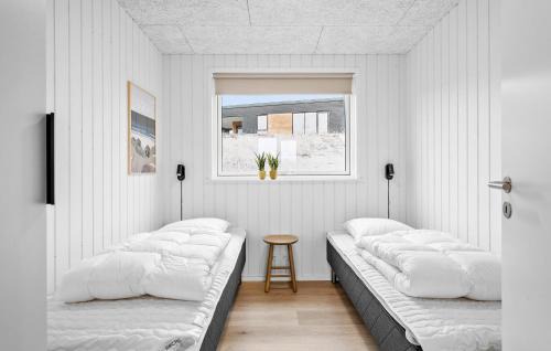 Hjarbæk House | Stunning Home In Løgstrup With Kitchen
