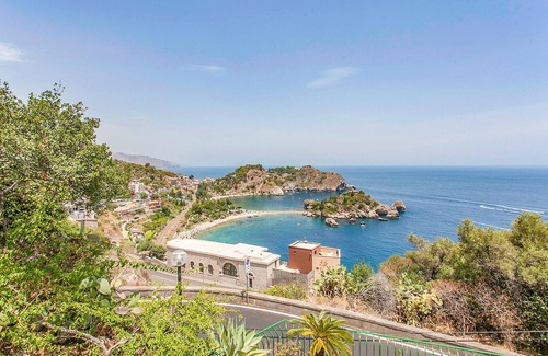 Linguaglossa House | Stunning home in Linguaglossa with WiFi