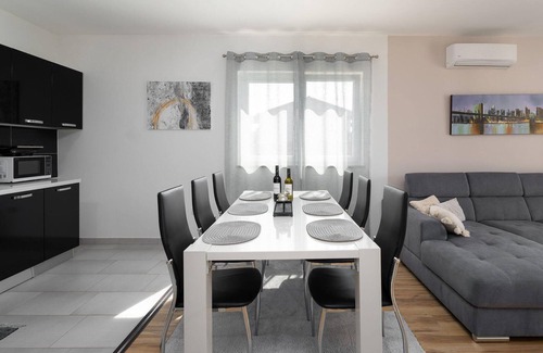 Becici House | Stunning home in Labin with WiFi